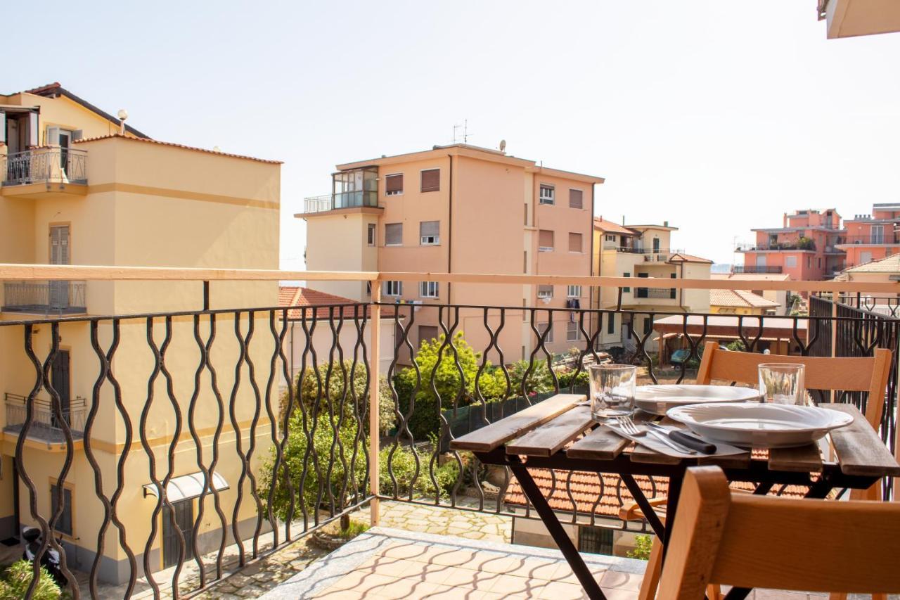 Posto Auto Gratuito Relax A 30 Metri Dal Mare Lägenhet Riva Ligure Exteriör bild