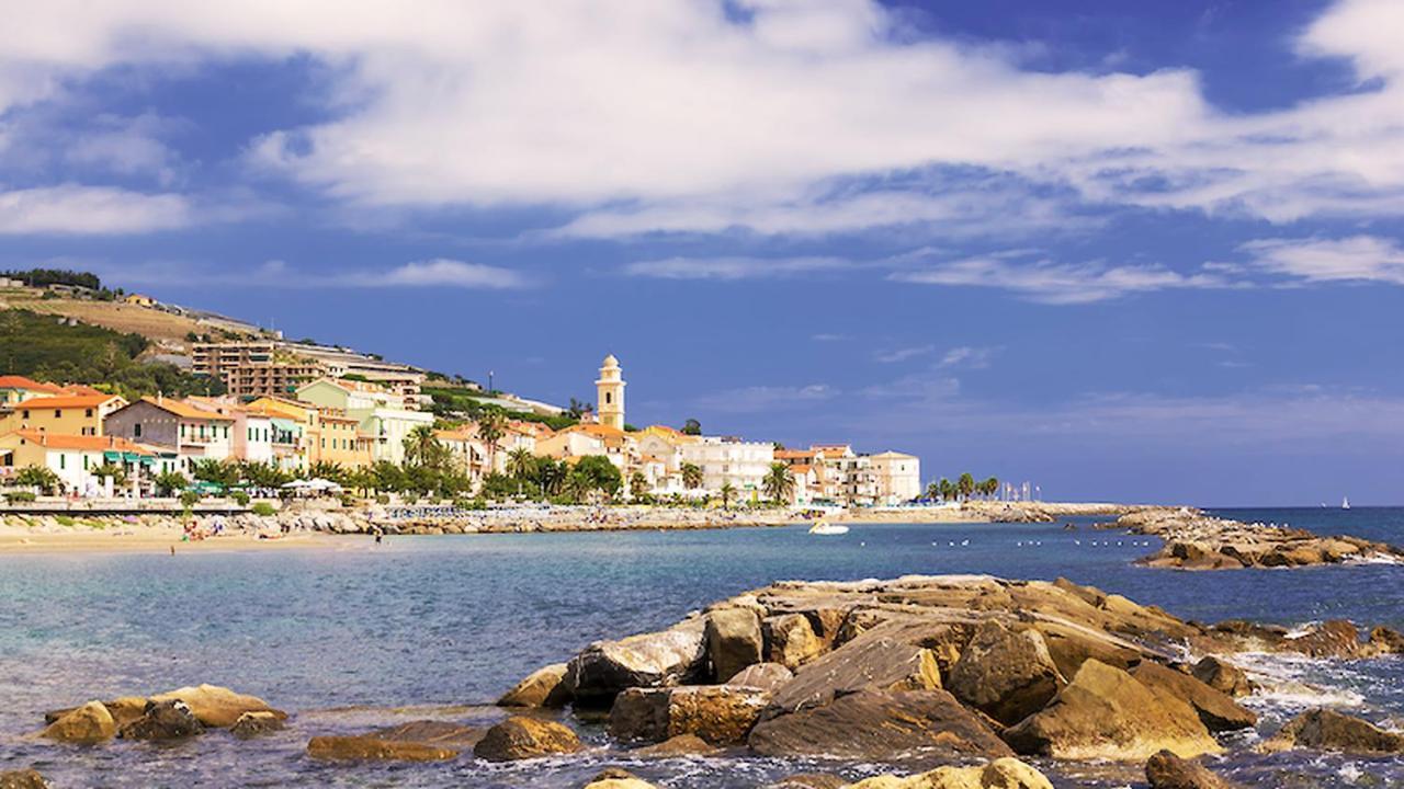 Posto Auto Gratuito Relax A 30 Metri Dal Mare Lägenhet Riva Ligure Exteriör bild